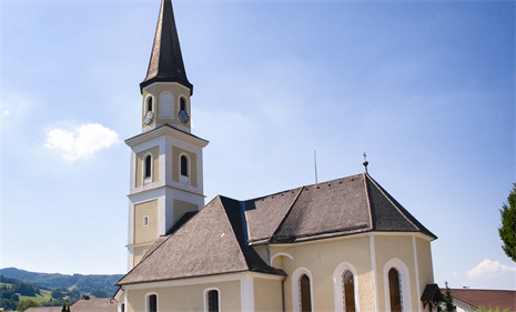Außenansicht Pfarrkirche Oberwang